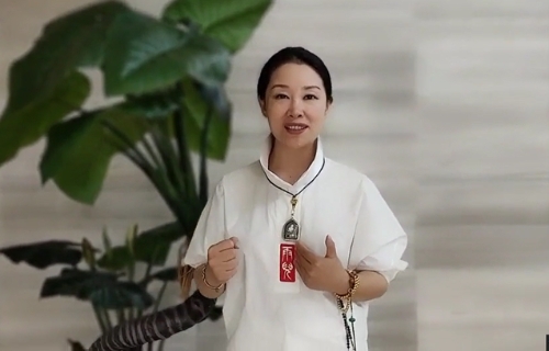 歌手李雨儿呼吁：“让公交优先、绿色出行成为一种习惯”