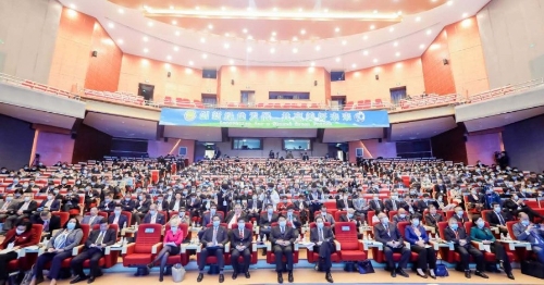 “绿水青山就是金山银山”城镇可持续发展论坛在呼伦贝尔召开