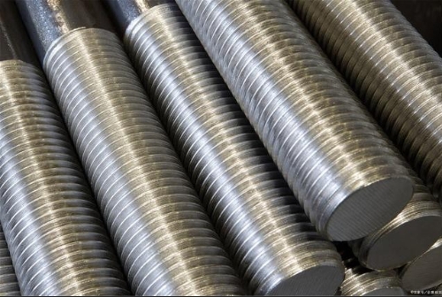 潍柴创建于1946年，全球拥有员工9万人，2019年收入超过2600亿元，名列中国企业500强第87位，中国制造业500强第27位，中国机械工业百强企业第2位。