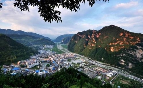 传承红色精神 聚力绿色发展