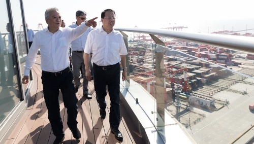 龚正市长调研洋山深水港，要求打造顶级枢纽港口、智慧绿色港口、安全韧性港口