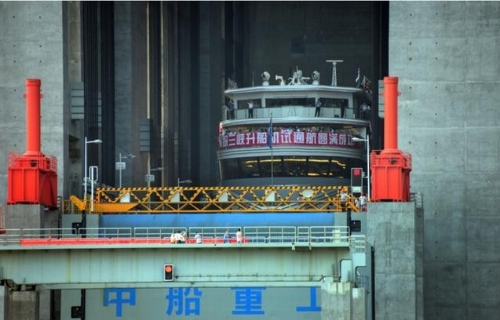 中国工业和信息化可持续发展报告：「双碳」目标是机遇也是挑战