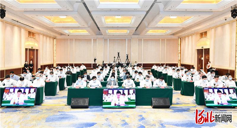 7月23日,全省经济工作推进会暨重点项目投资建设现场会在保定召开。这是会议现场。河北日报记者赵威摄